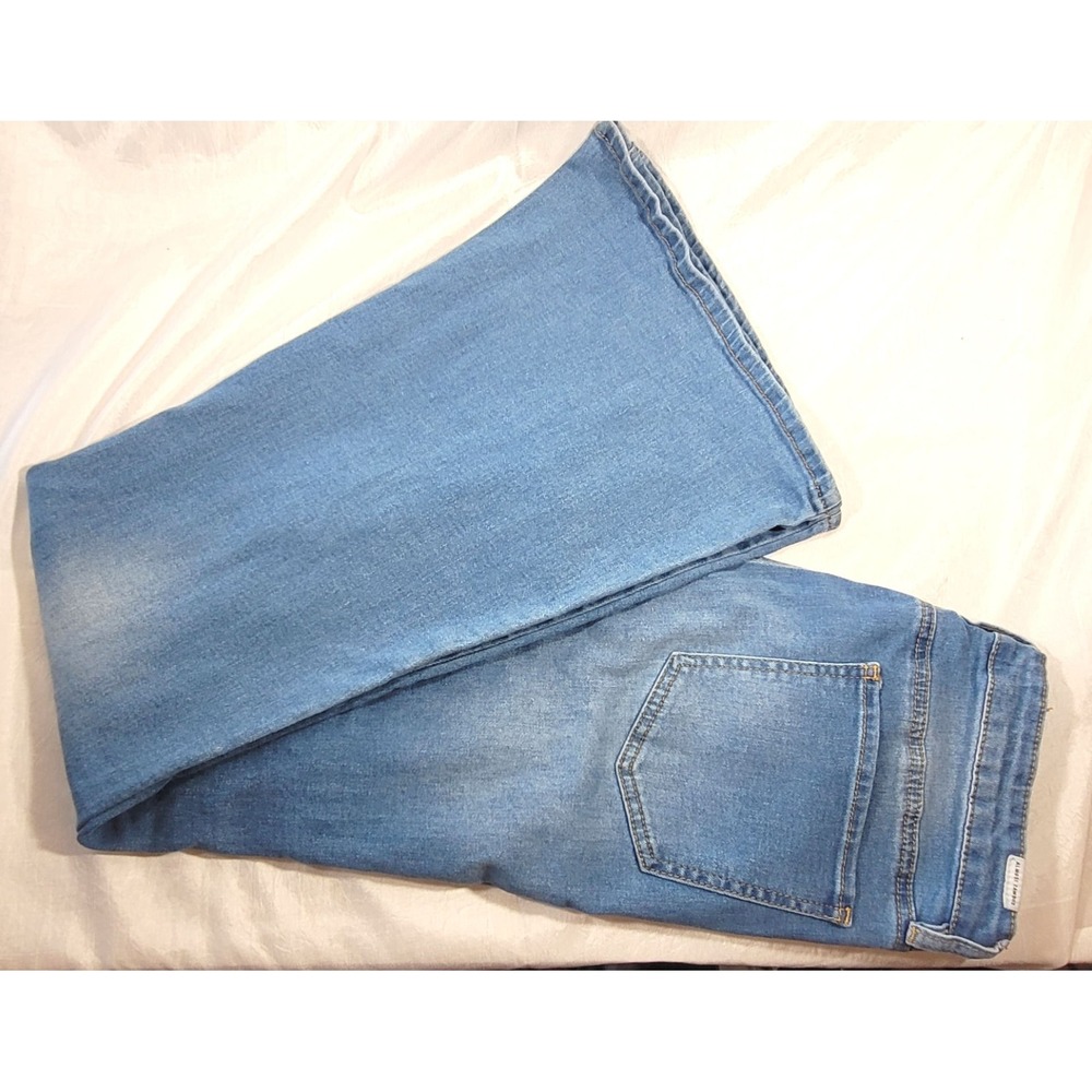 Almost Famous Women's Distressed Ripped Bell Bottom‎ Flare Jeans - Sz 9
